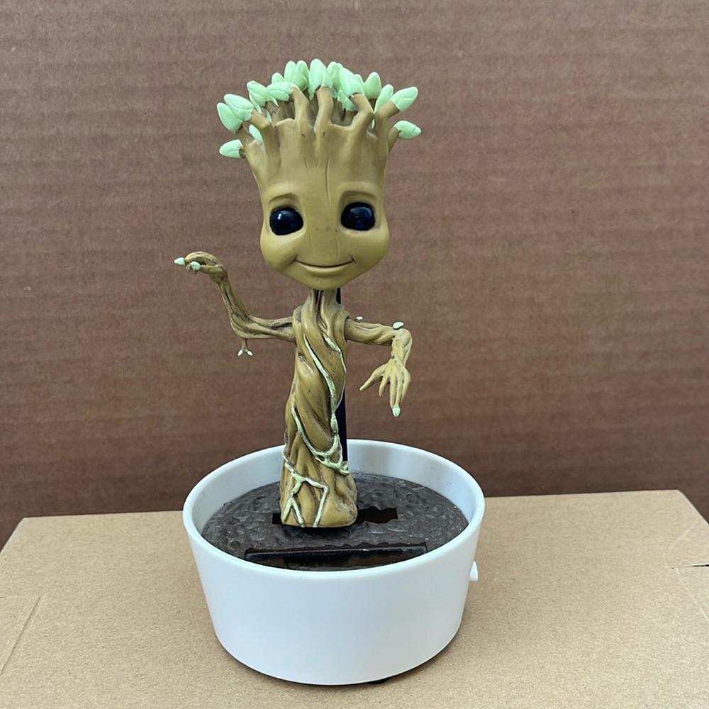 Wobbling Marvel Groot